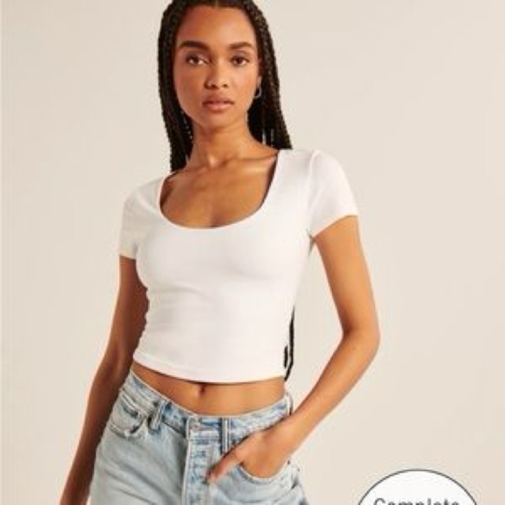 Abercrombie & Fitch Soft AF Cropped Scoop Neck Shirt